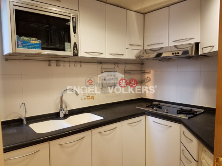 2 Bedroom Flat for Sale in Mid Levels West