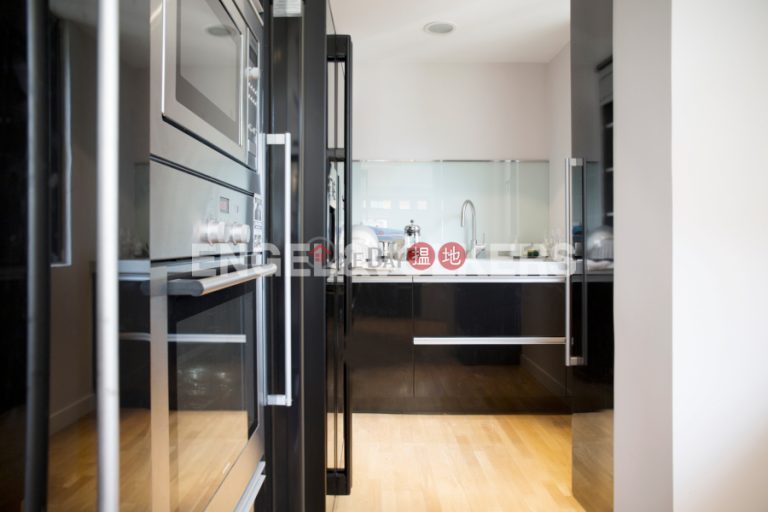 3 Bedroom Family Flat for Sale in Mid Levels West