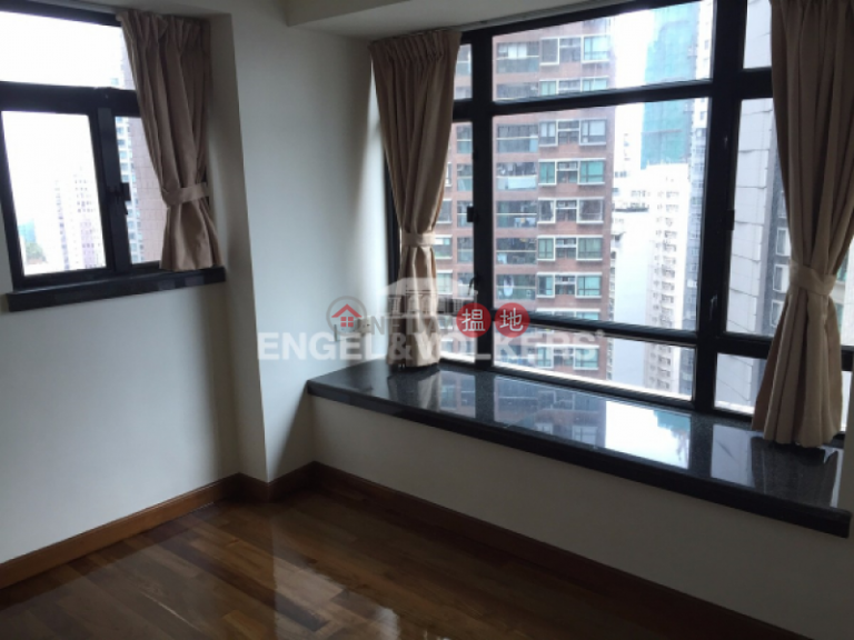 2 Bedroom Flat for Sale in Mid Levels West
