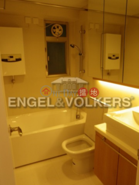 2 Bedroom Flat for Sale in Mid Levels West