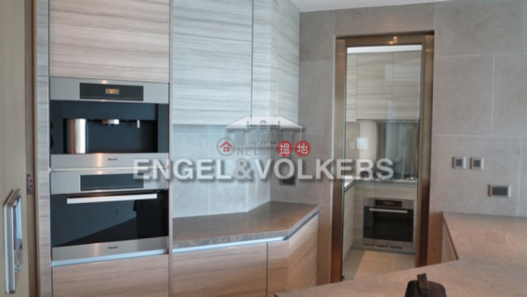 3 Bedroom Family Flat for Sale in Mid Levels West