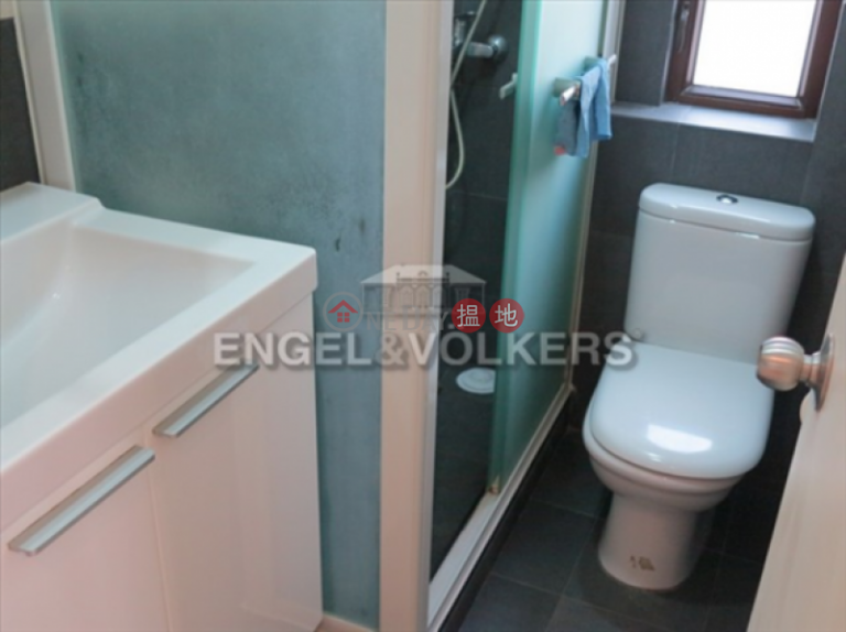 2 Bedroom Flat for Sale in Mid Levels West