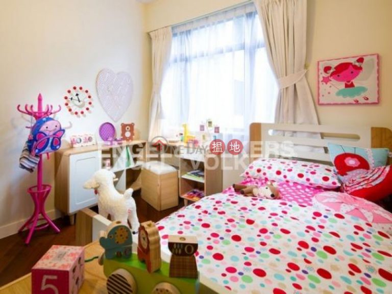 3 Bedroom Family Flat for Rent in Mid-Levels East