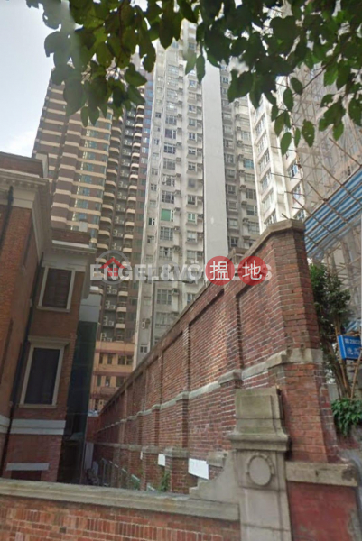 2 Bedroom Flat for Sale in Mid Levels West