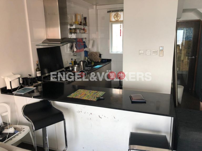2 Bedroom Flat for Sale in Mid Levels West