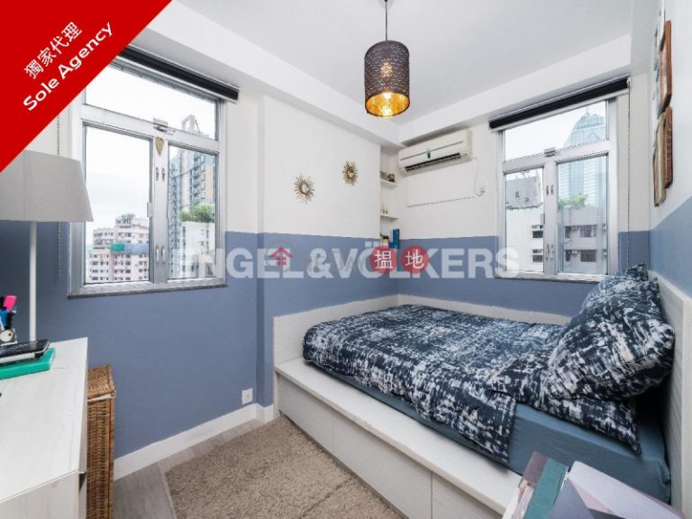 2 Bedroom Flat for Sale in Mid Levels West