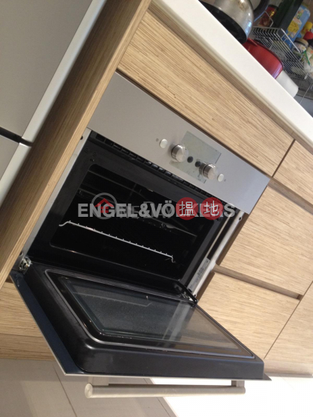 2 Bedroom Flat for Sale in Mid Levels West