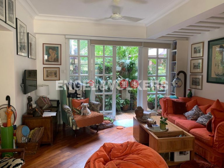 2 Bedroom Flat for Sale in Mid Levels West