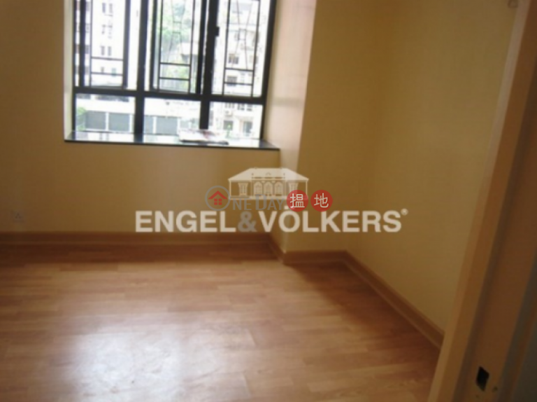 3 Bedroom Family Flat for Sale in Mid Levels West