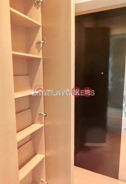 2 Bedroom Flat for Sale in Mid Levels West