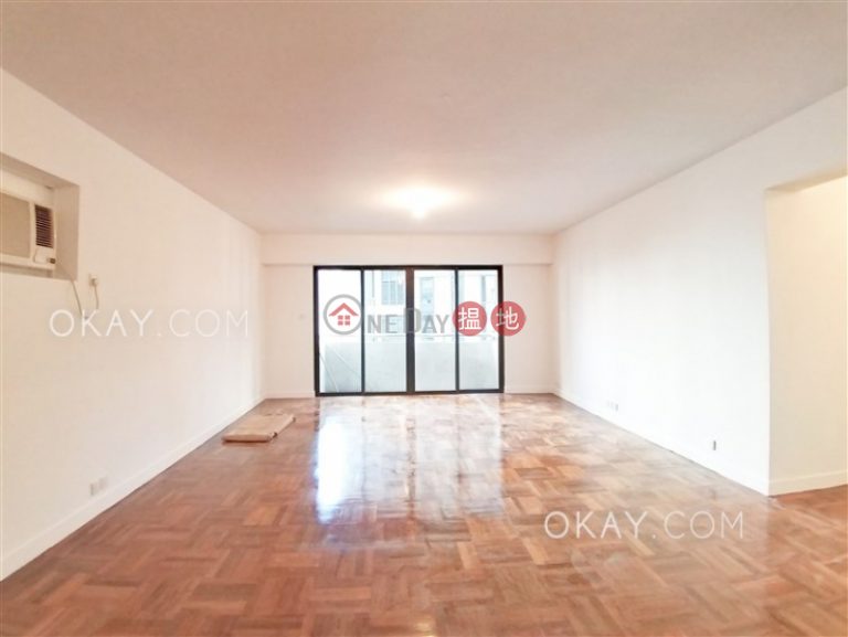 Beautiful 4 bedroom with balcony & parking | Rental