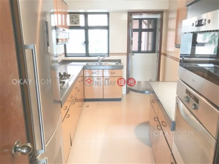 Stylish 3 bedroom with balcony & parking | Rental