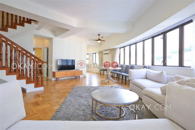 Beautiful penthouse with terrace & parking | Rental