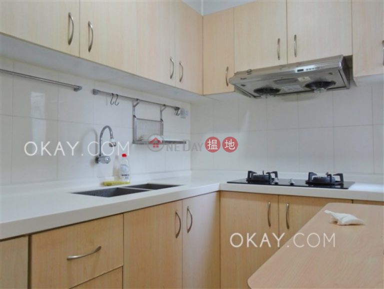 Nicely kept 2 bedroom with parking | Rental