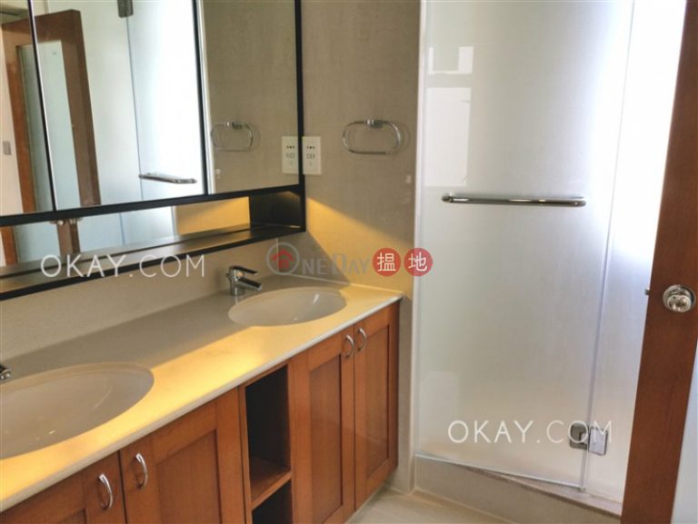 Beautiful 4 bedroom with parking | Rental