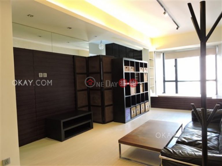 Intimate with parking in Mid-levels Central | Rental