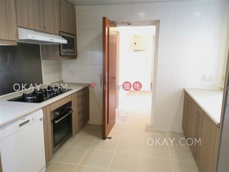 Beautiful 4 bedroom with parking | Rental
