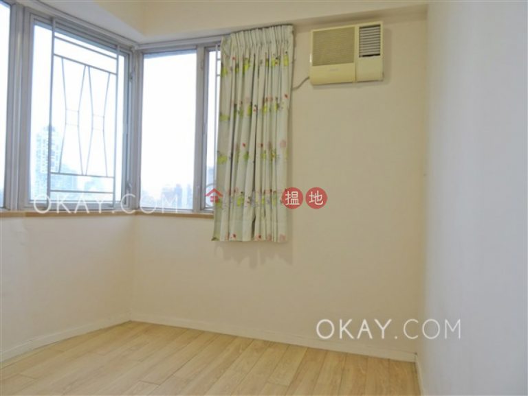 Nicely kept 2 bedroom with parking | Rental
