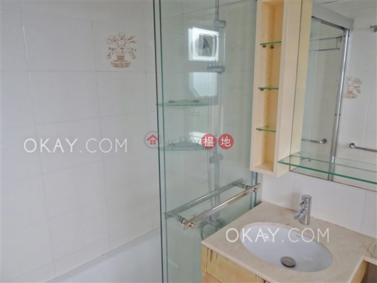 Nicely kept 2 bedroom with parking | Rental