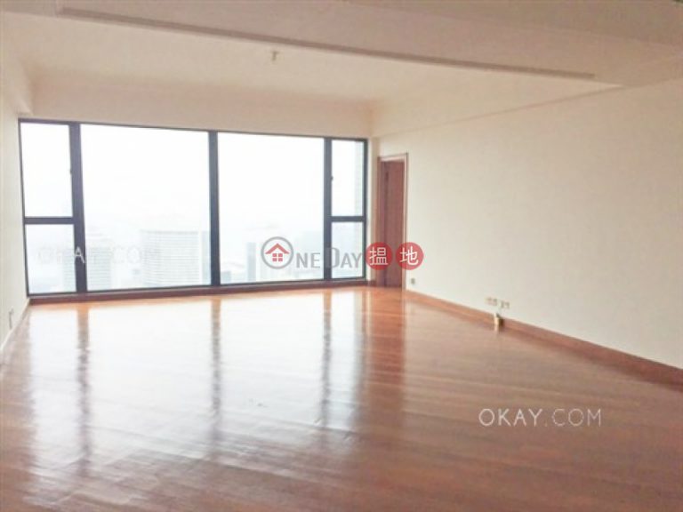 Stylish 4 bedroom with parking | Rental