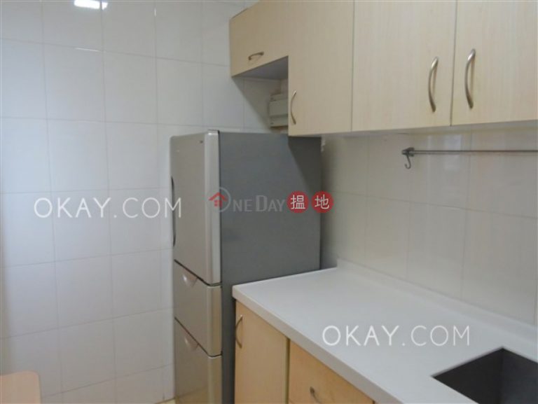 Nicely kept 2 bedroom with parking | Rental