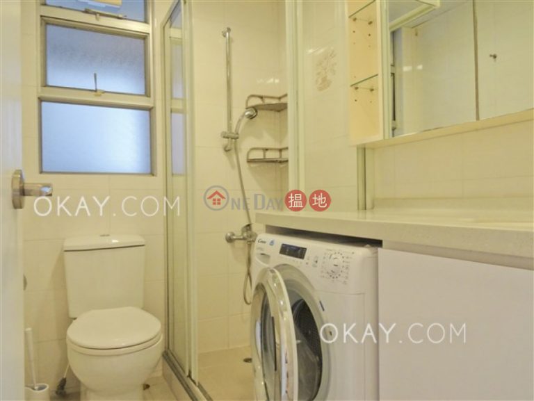Nicely kept 2 bedroom with parking | Rental