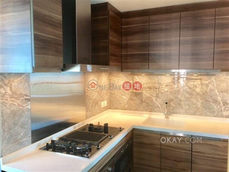 Rare 3 bedroom on high floor with parking | Rental