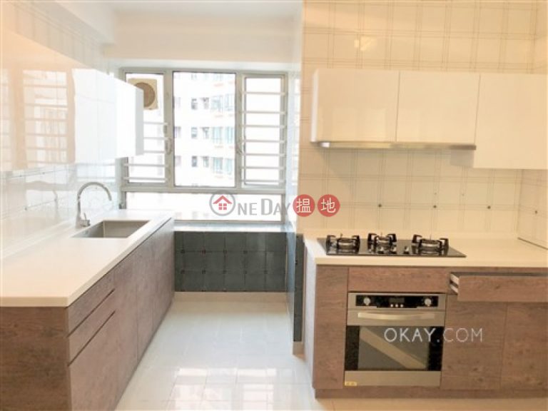 Rare 3 bedroom on high floor with parking | Rental