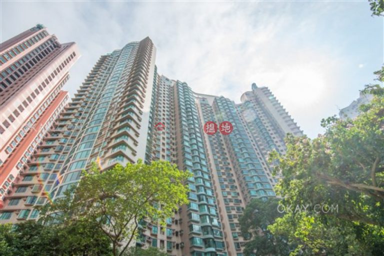 Rare 2 bedroom with parking | Rental