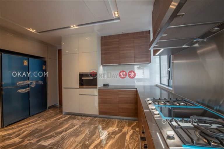 Luxurious 3 bed on high floor with balcony & parking | Rental