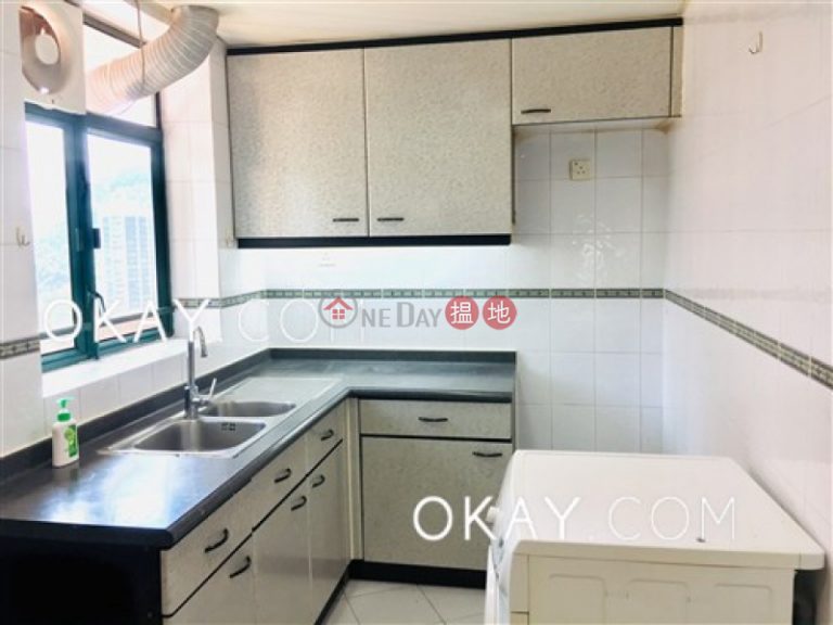 Lovely 3 bedroom on high floor with parking | Rental