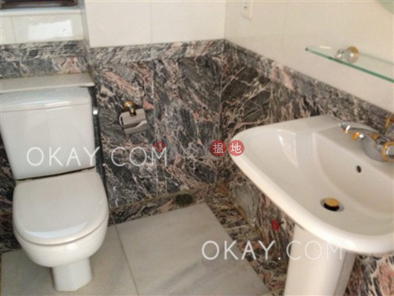Lovely 3 bedroom with harbour views & parking | Rental
