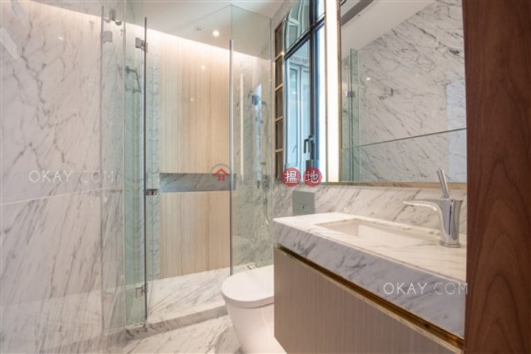 Luxurious 3 bed on high floor with balcony & parking | Rental