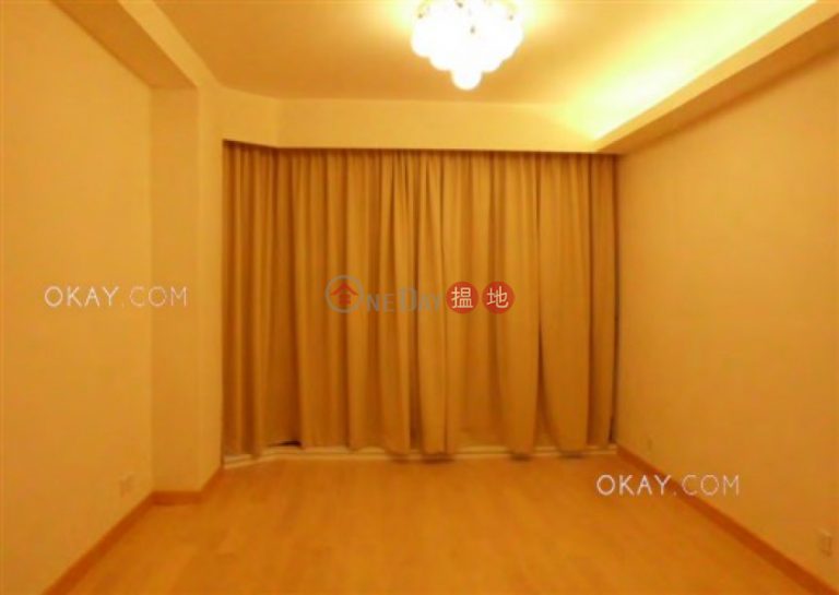 Tasteful 2 bedroom with parking | Rental