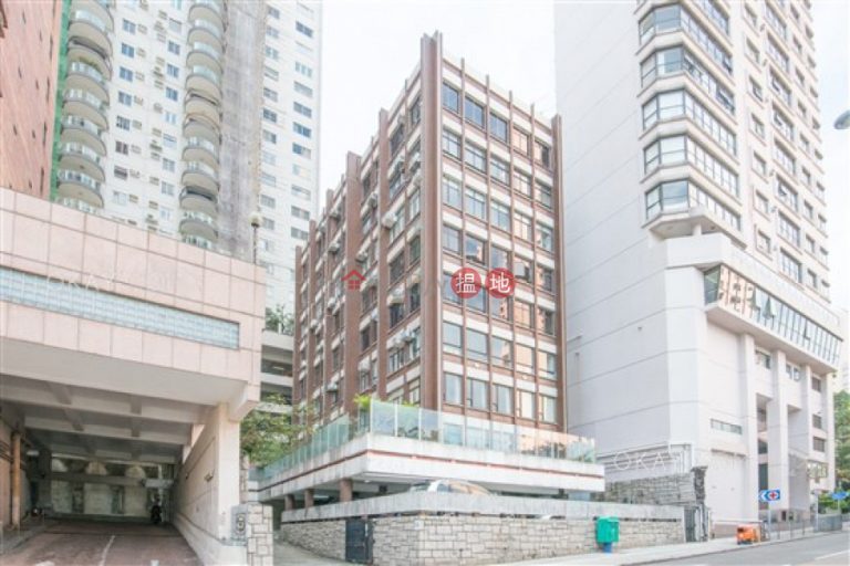 Rare 4 bedroom with terrace & parking | Rental