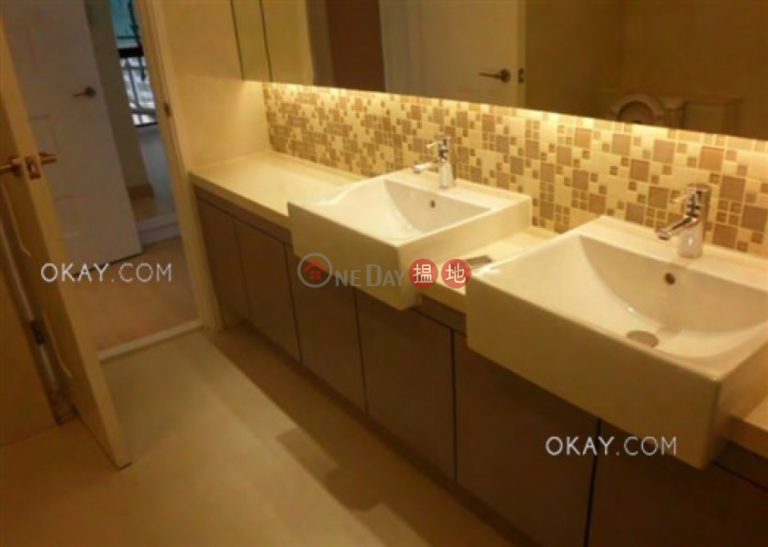 Tasteful 2 bedroom with parking | Rental