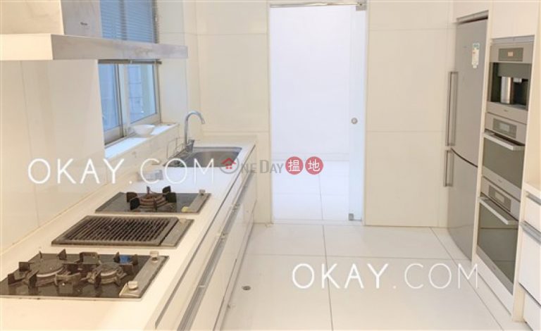 Stylish 3 bedroom with parking | Rental