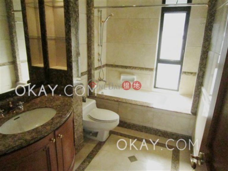 Luxurious 3 bed on high floor with harbour views | Rental