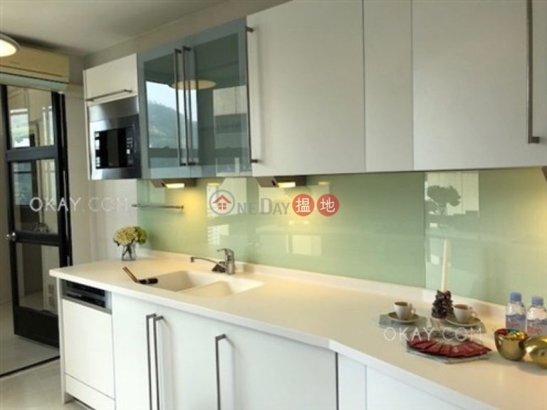 Gorgeous 2 bedroom on high floor with balcony & parking | Rental
