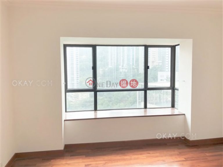Unique 3 bedroom with balcony & parking | Rental