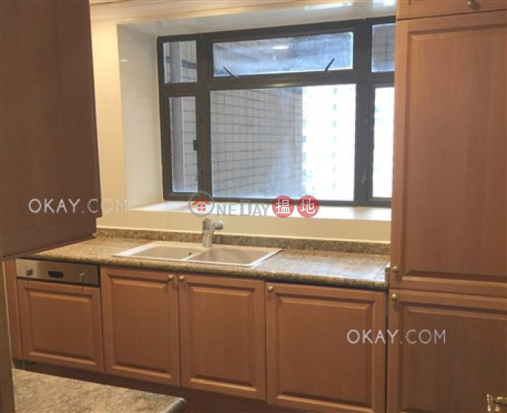 Lovely 3 bedroom on high floor with parking | Rental