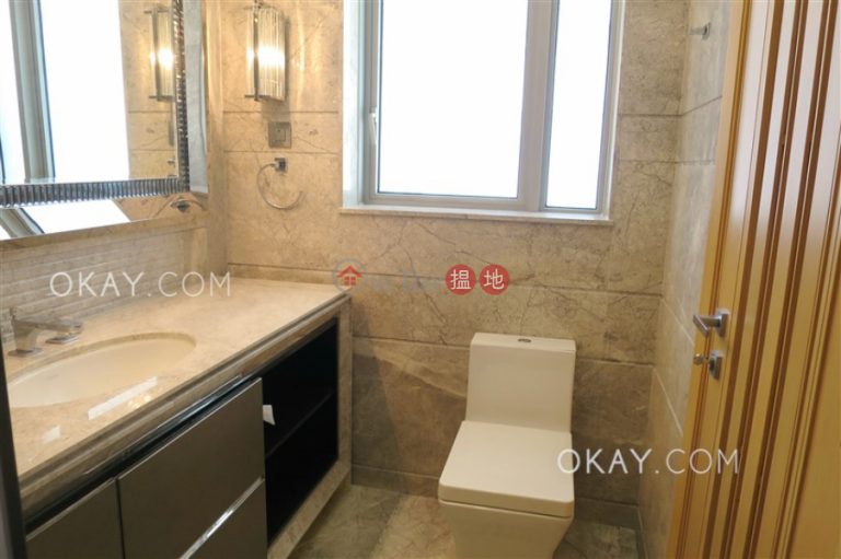 Beautiful 3 bedroom with balcony & parking | Rental