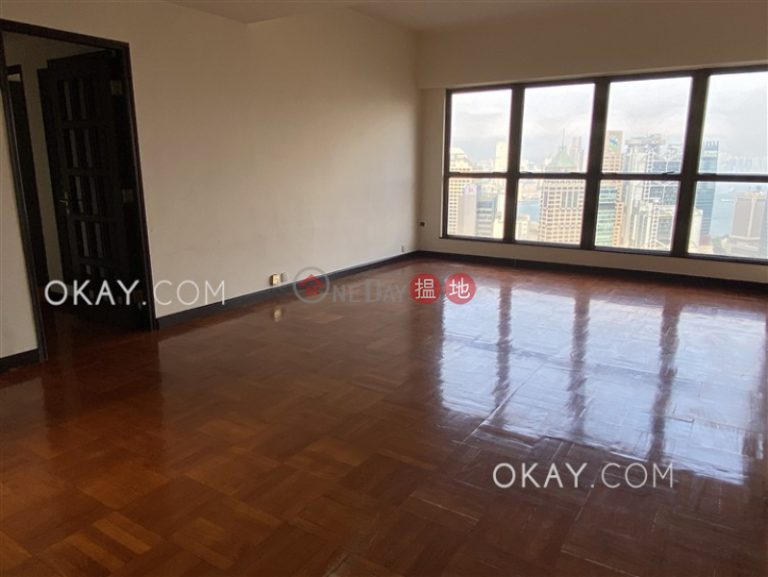 Luxurious 4 bedroom with parking | Rental