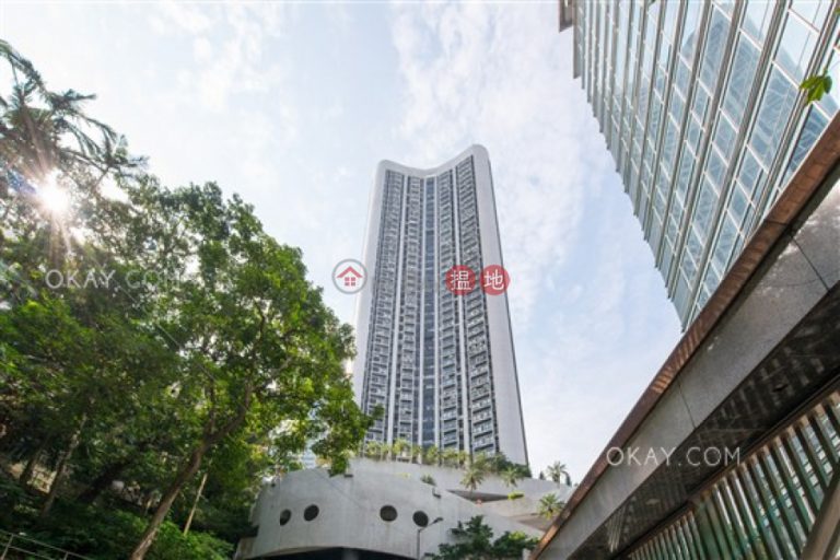Gorgeous 3 bedroom on high floor with rooftop & parking | For Sale