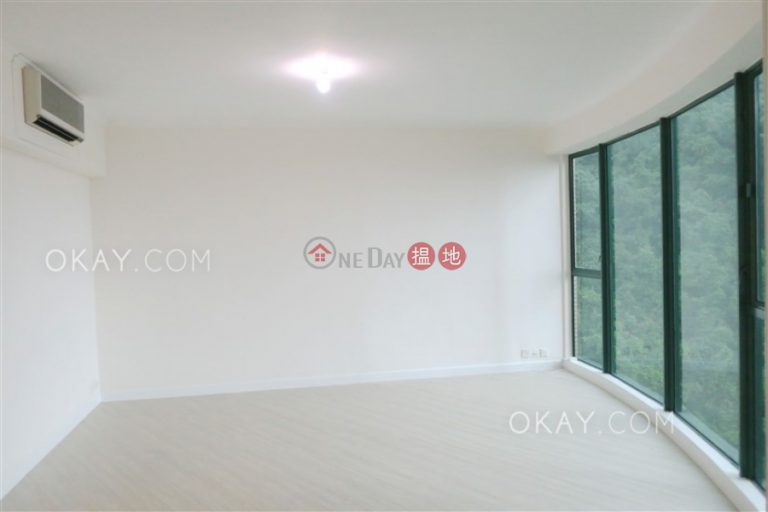 Gorgeous 3 bedroom with parking | Rental