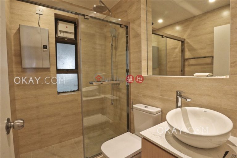 Efficient 4 bedroom with harbour views & parking | Rental