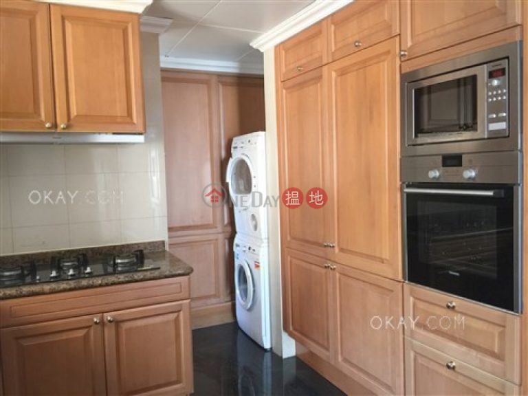 Unique 3 bedroom with balcony & parking | Rental