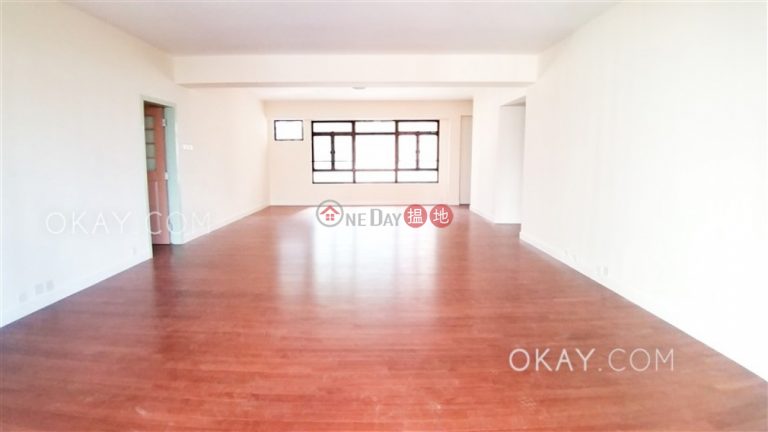Gorgeous 4 bedroom with balcony & parking | Rental