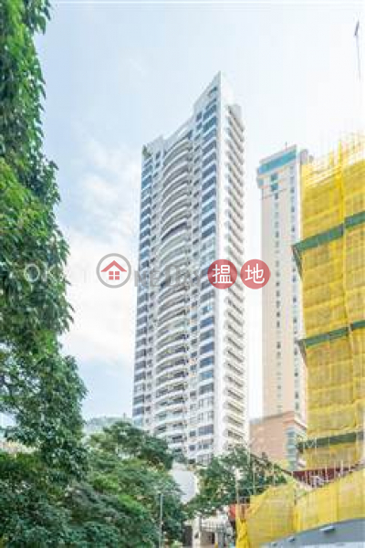 Beautiful 2 bedroom with balcony & parking | Rental