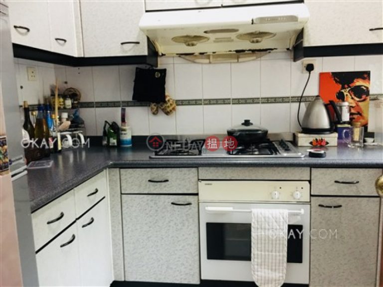 Popular 2 bedroom in Mid-levels Central | Rental